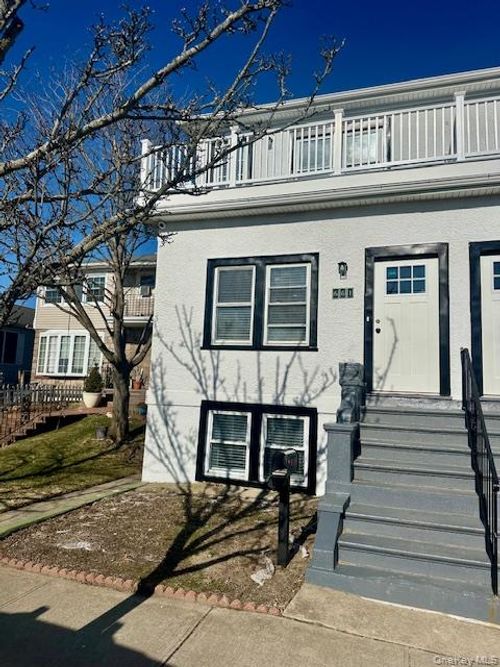 661 E Olive St, Long Beach, NY, 11561-3708 | Card Image