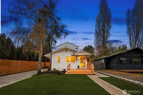 9029 4th Ave Nw, Seattle, WA, 98117-2112 | Card Image