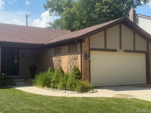 14791 Riverside St, Livonia, MI, 48154-5185 | Card Image