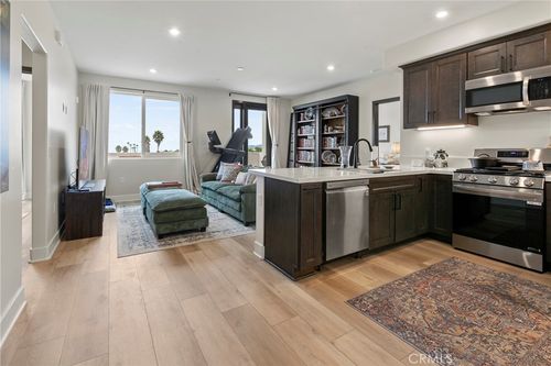 401-402 W Grand Ave, Grover Beach, CA, 93433-2030 | Card Image