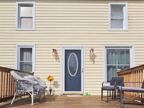 204 W Pine St, Elsie, MI, 48831-5121 | Card Image