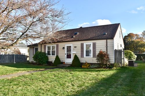 11 Lawton St, Fairhaven, MA, 02719-3706 | Card Image