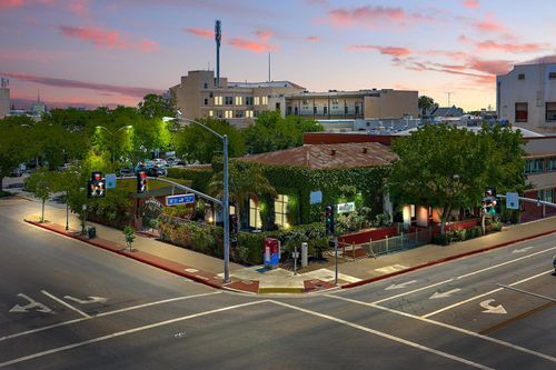 a-560 W 18th St, Merced, CA, 95340-4707 | Card Image