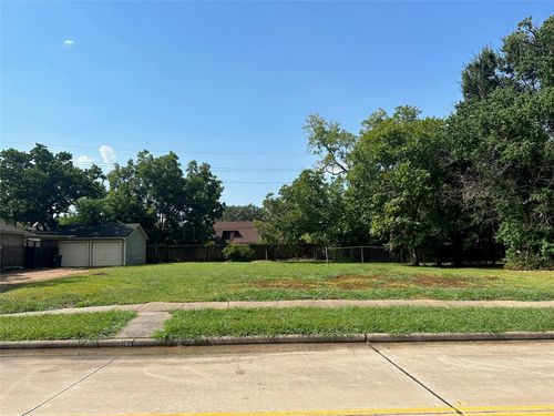 611 Lakeview Dr, Sugar Land, TX, 77498-3015 | Card Image