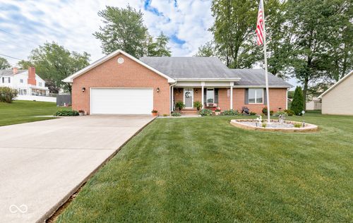 8863 Rainier Rd, Seymour, IN, 47274-9312 | Card Image