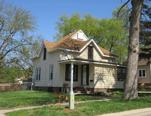 1015 N 7th St, Estherville, IA, 51334-1305 | Card Image
