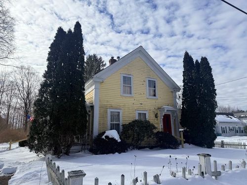 8 Maple St, Upton, MA, 01568-1107 | Card Image