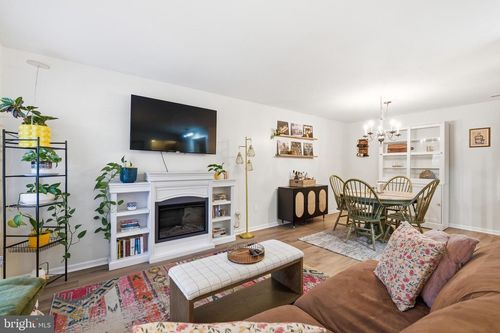 d-9-52 Dogwood Ln, HORSHAM, PA, 19044-1937 | Card Image