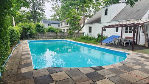 163 Scarcliffe Dr, Malverne, NY, 11565-1051 | Card Image