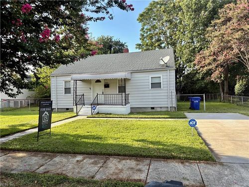 320 Killian Ave, Portsmouth, VA, 23704-6051 | Card Image