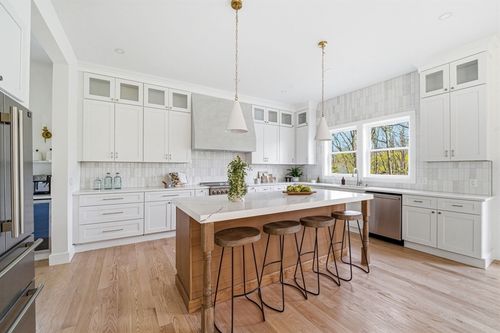 16 Hillside Park, Melrose, MA, 02176-6402 | Card Image