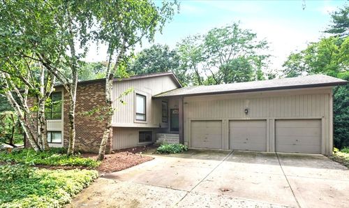6638 Timbertrails Rd, Lisle, IL, 60532-3330 | Card Image