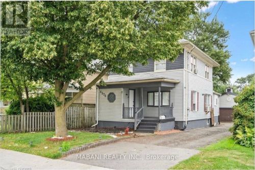 4576 4th Ave, Niagara Falls, ON, L2E4N6 | Card Image