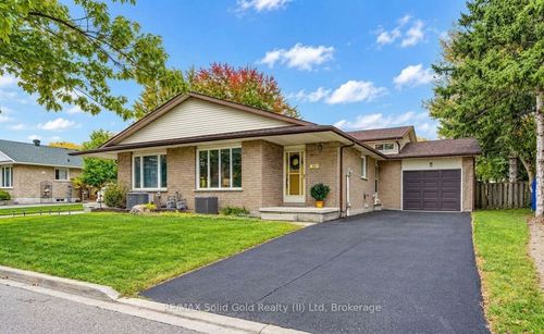 15 Uxbridge Cres, Kitchener, ON, N2E2S2 | Card Image