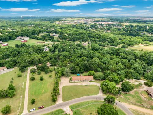 1304 Lariat Cir, Oak Leaf, TX, 75154-5808 | Card Image