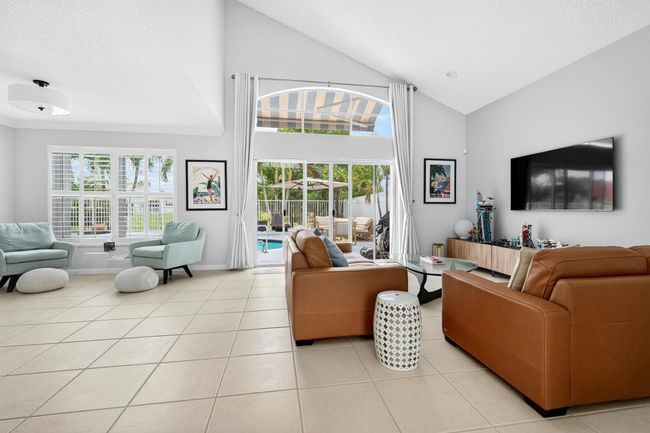 5086 Prairie Dunes Village Cir, House other with 3 bedrooms, 3 bathrooms and null parking in Lake Worth FL | Image 6