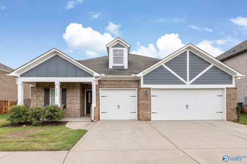 8209 Stillwater Cir Nw, Huntsville, AL, 35806-3117 | Card Image