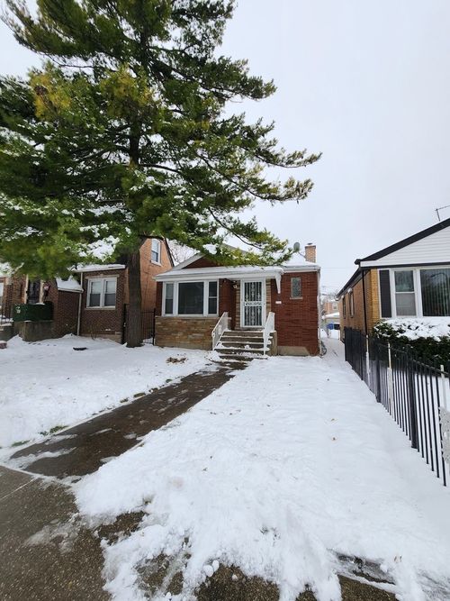 10104 S Prairie Ave, Chicago, IL, 60628-2136 | Card Image