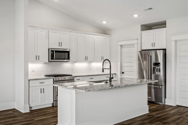 813 Tanager Ct, House other with 3 bedrooms, 2 bathrooms and 2 parking in White House TN | Image 5