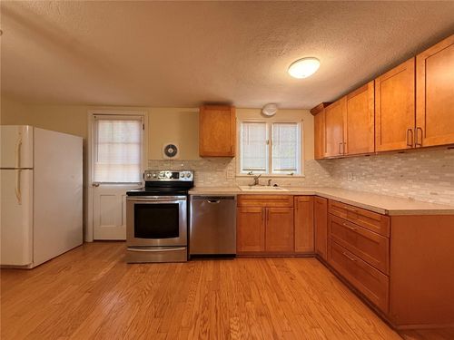 147 Oak Crest Drive, East Providence, RI, 02915 | Card Image