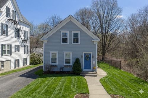 130 Cottage St, Franklin, MA, 02038-2209 | Card Image