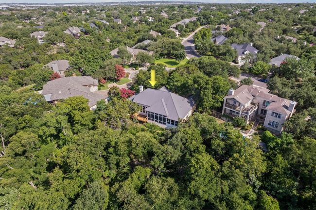 Very private home surrounded by trees. | Image 38