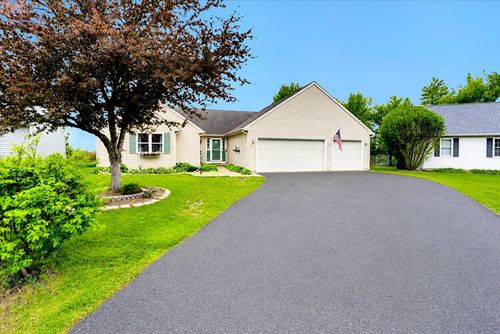 523 Iona Ln, Harvard, IL, 60033-7828 | Card Image