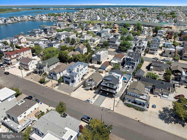 215 W 23 Rd St, House other with 3 bedrooms, 1 bathrooms and null parking in SHIP BOTTOM NJ | Image 45