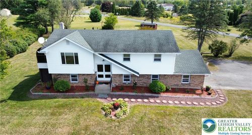 205 Earl Dr, Brodheadsville, PA, 18322-7758 | Card Image