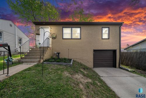 608 S Highland Ave, Sioux Falls, SD, 57103-2237 | Card Image