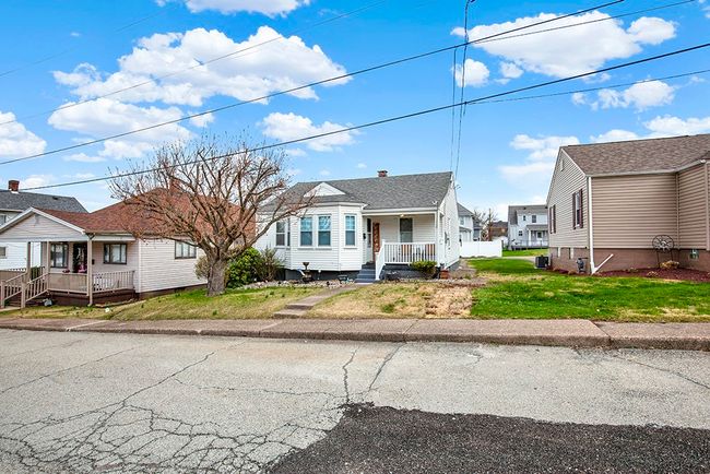 381 May St, House other with 2 bedrooms, 1 bathrooms and 1 parking in Belle Vernon PA | Image 5