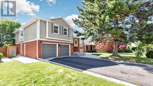 156 Brammar St, Newmarket, ON, L3Y7T3 | Card Image