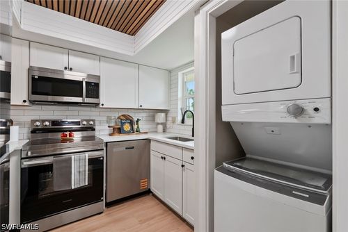 a101-325 Charlemagne Blvd, NAPLES, FL, 34112-7066 | Card Image
