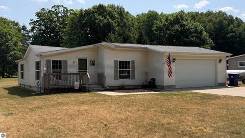 1022 Duquesa Dr, Lake Isabella, MI, 48893-9392 | Card Image