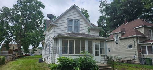 221 Center St, Waterloo, IA, 50703-3611 | Card Image
