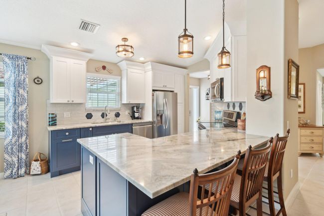 8136 Se Peppercorn Ct, House other with 3 bedrooms, 2 bathrooms and null parking in Hobe Sound FL | Image 4