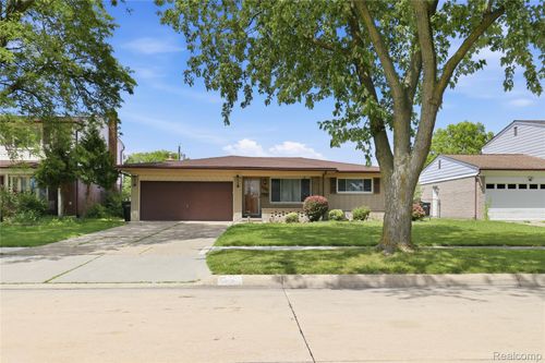 3125 Hedge Dr, Sterling Heights, MI, 48310-6088 | Card Image