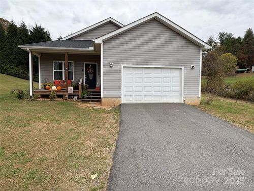 10 Scarlett Ridge Dr, Marshall, NC, 28753-6218 | Card Image