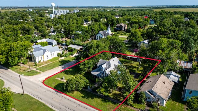 409 W Clark St, House other with 4 bedrooms, 2 bathrooms and 4 parking in Bartlett TX | Image 15