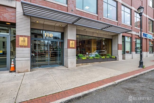 APT-2107 - 110 Somerset St, Townhouse with 2 bedrooms, 2 bathrooms and null parking in New Brunswick NJ | Image 5