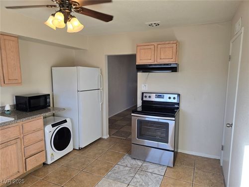 3-725 N 11th St, Las Vegas, NV, 89101-7304 | Card Image