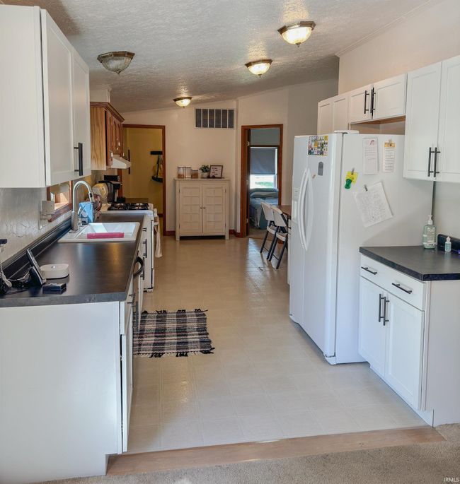 11604 Ne Wawasee Dr, House other with 6 bedrooms, 3 bathrooms and null parking in Syracuse IN | Image 12