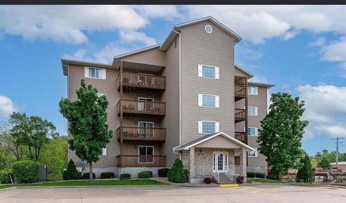 9-4109 Creek Hill Dr, Bettendorf, IA, 52722-8256 | Card Image