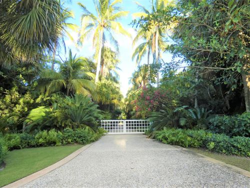 521 S Beach Rd, Jupiter Island, FL, 33455-2806 | Card Image