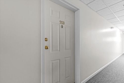 203 Hildred Dr, Burlington, VT, 05401-3677 | Card Image