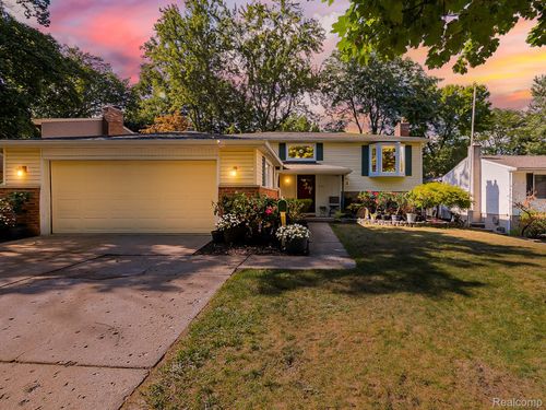 525 Langfield St, Northville, MI, 48167-1147 | Card Image