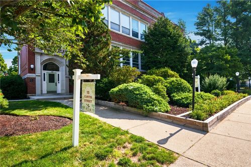 101-15 Curtis St, Cranston, RI, 02920-1804 | Card Image