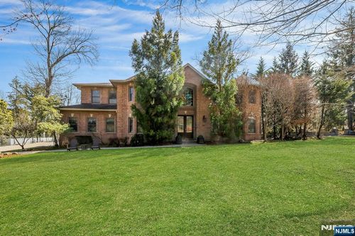 180 Chestnut St, Demarest, NJ, 07627-1035 | Card Image