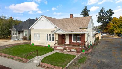 2927 E Wabash Ave, Home with 2 bedrooms, 2 bathrooms and null parking in Spokane WA | Image 1