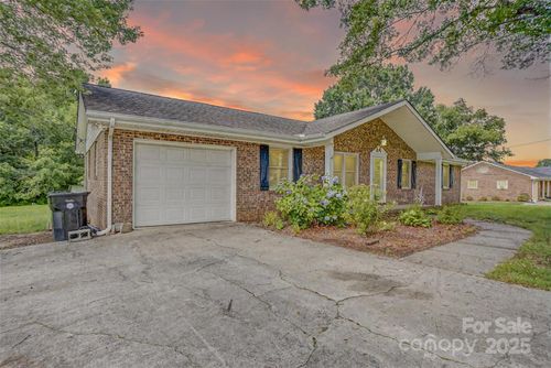 22-6573 Weldon Cir Nw, Concord, NC, 28027-8015 | Card Image